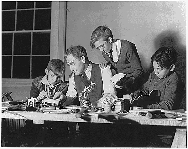 File:WPA Crafts Class.gif