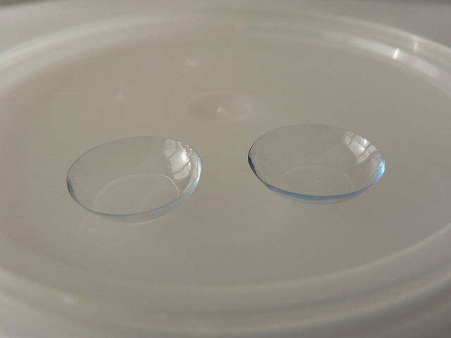 File:Contactlenzen Confortissimo.JPG