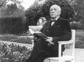 File:Strauss 1938.jpg