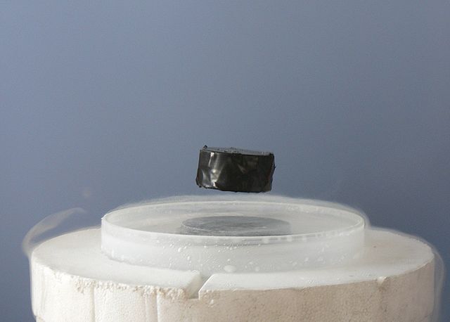File:Meissner effect p1390048.jpg