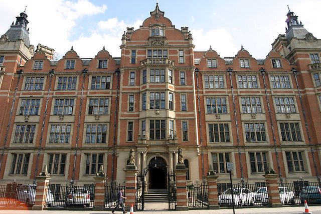 File:The Land Registry Offices, Lincoln Inn Fields.jpg