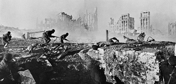File:RIAN archive 44732 Soviet soldiers attack house.jpg
