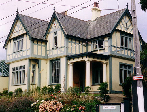 File:Pinnerhouse.jpg