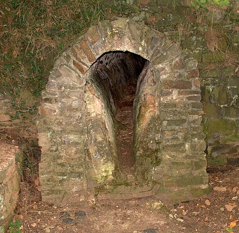 File:Eifelwasserleitung05.jpg
