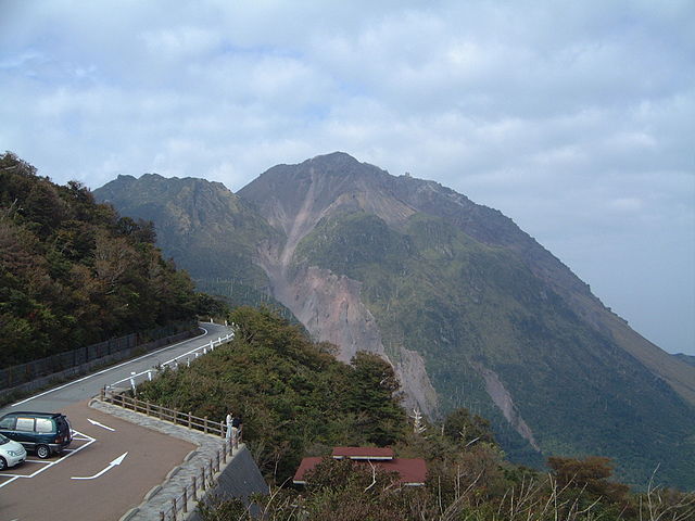 File:Fugendake-and-heiseishinzan.JPG