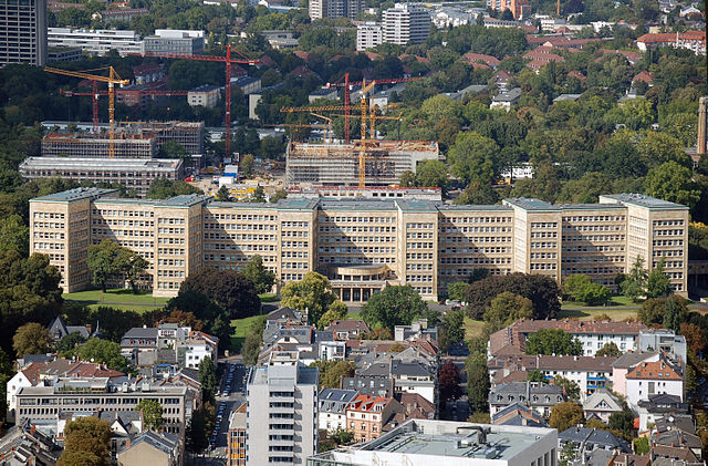 File:IG-Farben-Gebaeude Poelzig-Bau.jpg