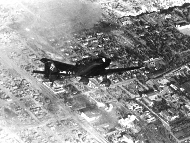 File:Bundesarchiv Bild 183-J20510, Russland, Kampf um Stalingrad, Luftangriff crop.jpg