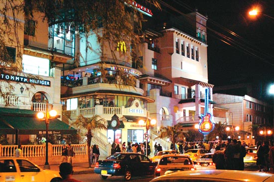 File:Tga bogota 0427-1hgbbatlantis plaza3.jpg