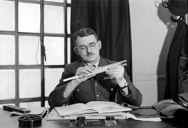File:Frank Whittle CH 011867.jpg