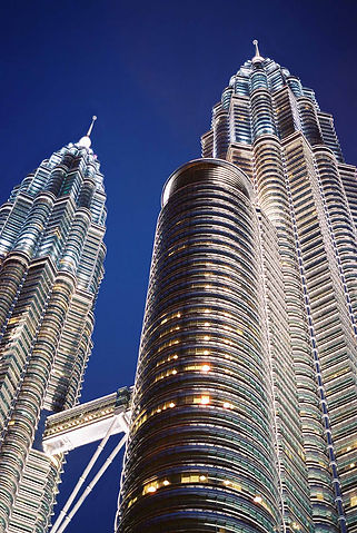 File:Torres Petronas Mayo 2004.jpg