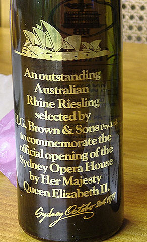 File:Opera House wine detail2.JPG