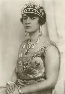 File:SorayaTarziFace.jpg
