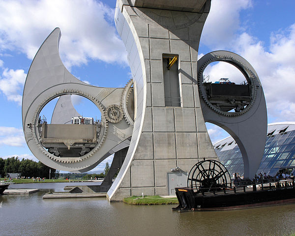 File:Falkirk Wheel Moving 2.jpg