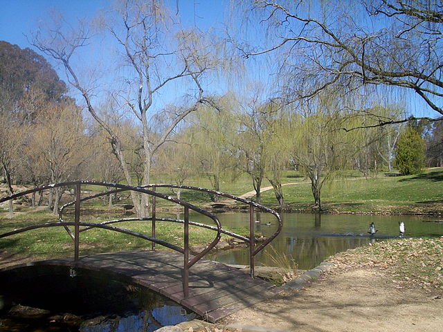 File:Weston Park Yarralumla.jpg