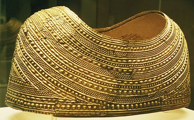 File:British Museum gold thing 501594 fh000035.jpg