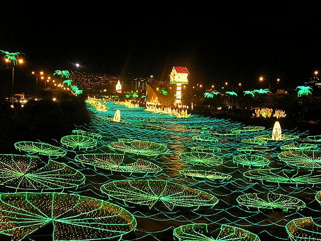 File:Christmas2004inMedell&iacute;n.JPG