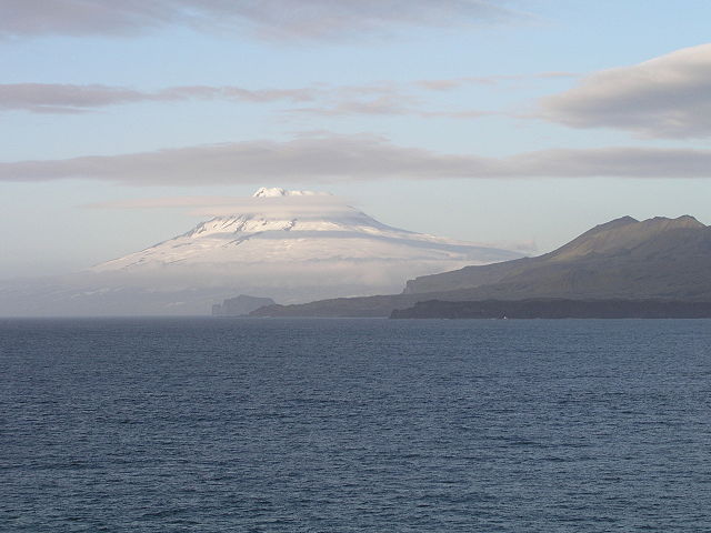 File:Beerenberg JanMayen.JPG