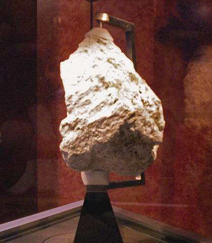 File:Lunar Ferroan Anorthosite 60025.jpg
