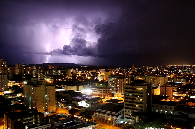 File:Temporal em São Paulo SP.jpg