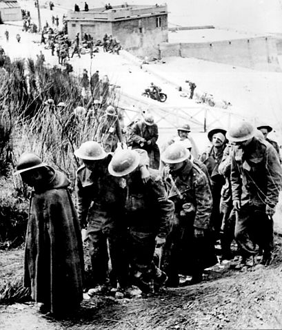 File:British prisoners at Dunkerque, France.jpg