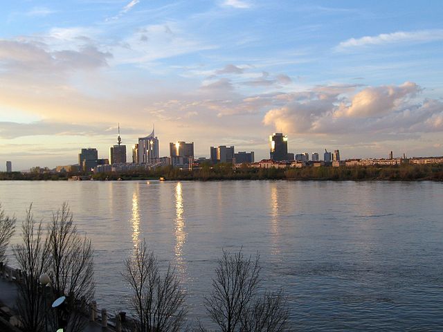 File:Donau-Wien-UNOcity.jpg