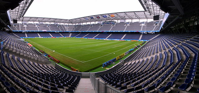 File:EM-Stadion Wals-Siezenheim zur Euro.jpg