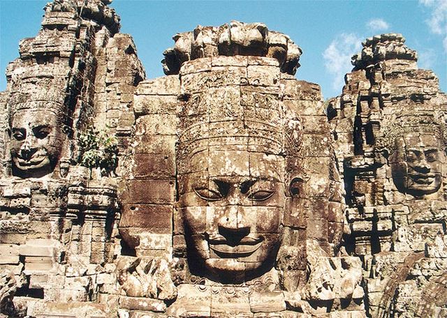 File:Bayon Angkor frontal.jpg