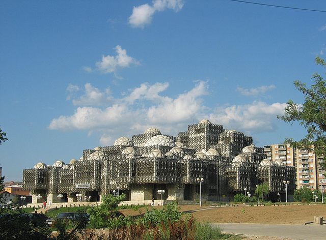 File:Bibloteka Komb&euml;tare e Kosov&euml;s.jpg