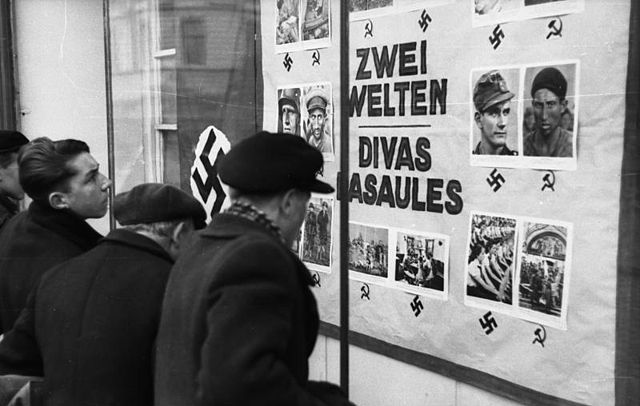 File:Bundesarchiv Bild 101I-765-0596-24, Lettland, deutsche Propagandatafel.jpg