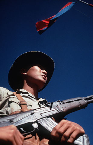 File:Viet Cong soldier DD-ST-99-04298.jpg
