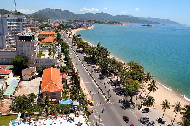 File:Nhatrang rue tran phu.jpg