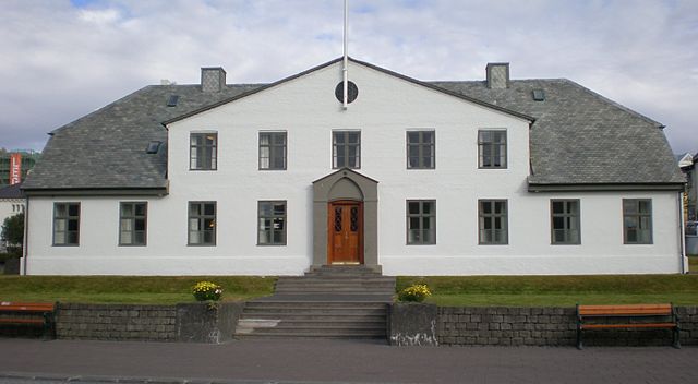 File:Iceland-Reykjavik-Stjornarrad-1.jpg