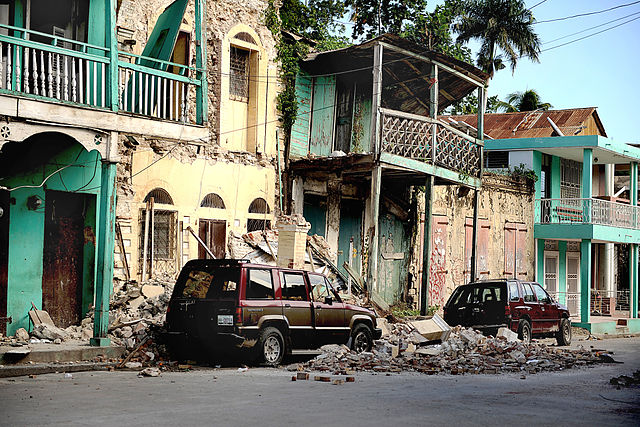 File:Earthquake damage in Jacmel 2010-01-17 4.jpg