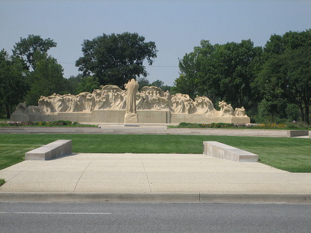 File:Fountain of Time full front.jpg