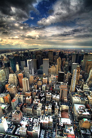File:Manhattan panorama under clouds.jpg