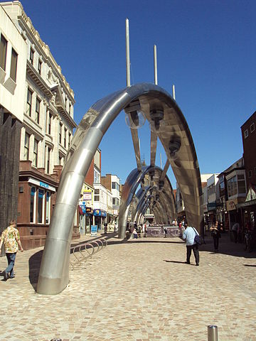File:Sculpture, Blackpool - DSC07239.JPG