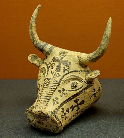 File:Bull-rhyton BM A971.jpg