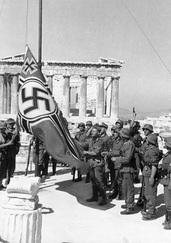 File:Bundesarchiv Bild 101I-164-0389-23A, Athen, Hissen der Hakenkreuzflagge.jpg