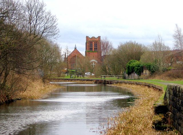 File:Ruchill Church at canal.jpg