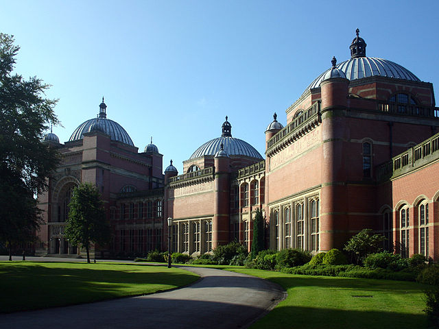 File:BirminghamUniversityChancellorsCourt.jpg
