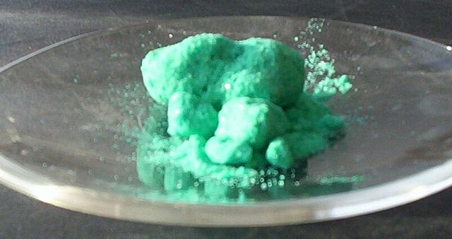File:Copper(II) chloride dihydrate.jpg
