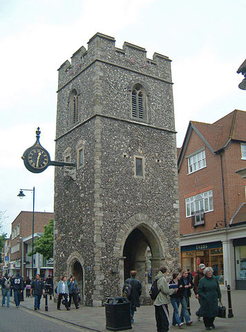 File:Canterbury - Turm der St. George's Church, in der Marlowe getauft wurde.jpg