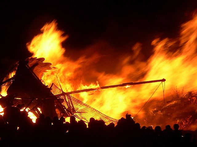 File:Edinburgh Hogmanay Longship.jpg