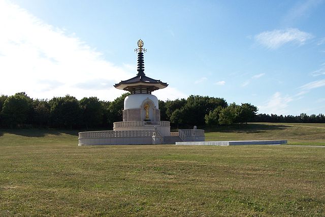 File:MiltonKeynesPeacePagoda01.JPG