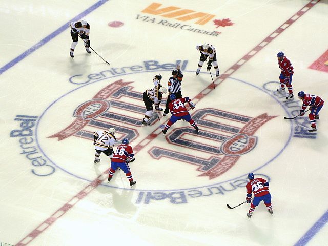 File:Mise au jeu BOS @ MTL Faceoff.JPG