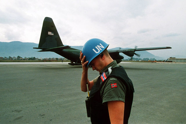 File:Evstafiev-bosnia-sarajevo-un-holds-head.jpg
