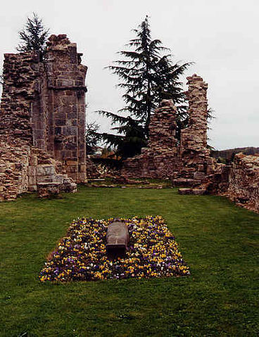 File:Gisant en mémoire de Richard Coeur de Lion à Châlus.jpg