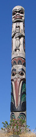 File:Totem Park pole 1.jpg