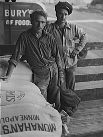 File:Loaders-Pillsbury-Minneapolis.jpg