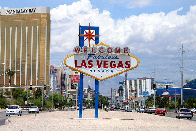 File:LasVegasSign06212005.jpg